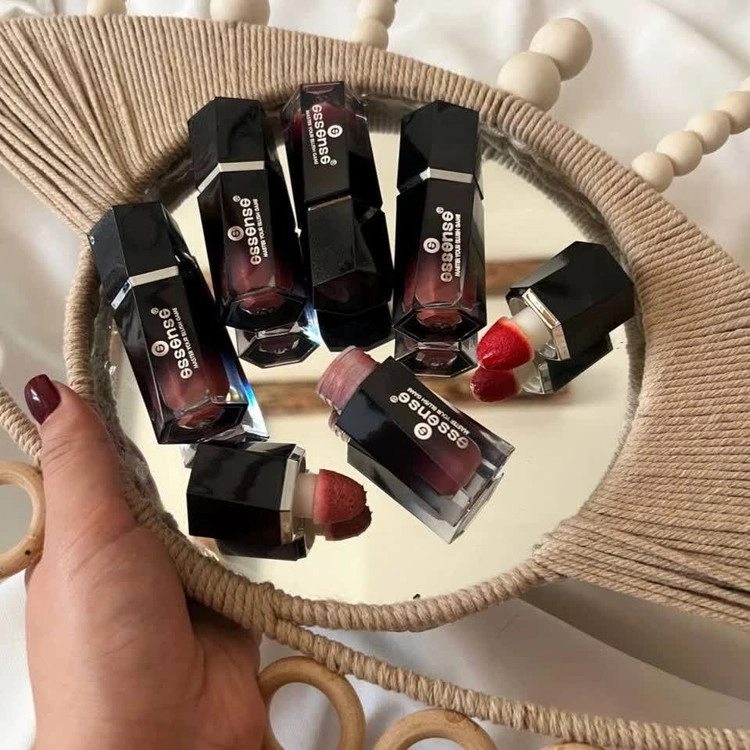 رژگونه مایع پد دار اسنس اصلی